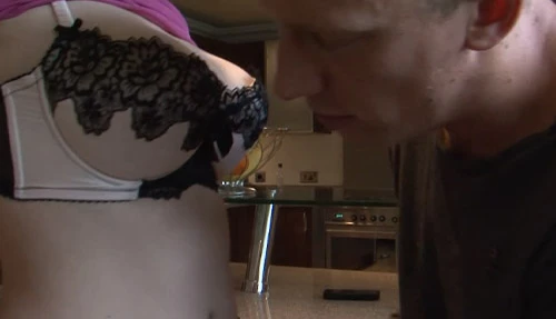 Truth Or Dare Stepfamily - Lara & Hardy: Ansehen auf EroticOnly.DE